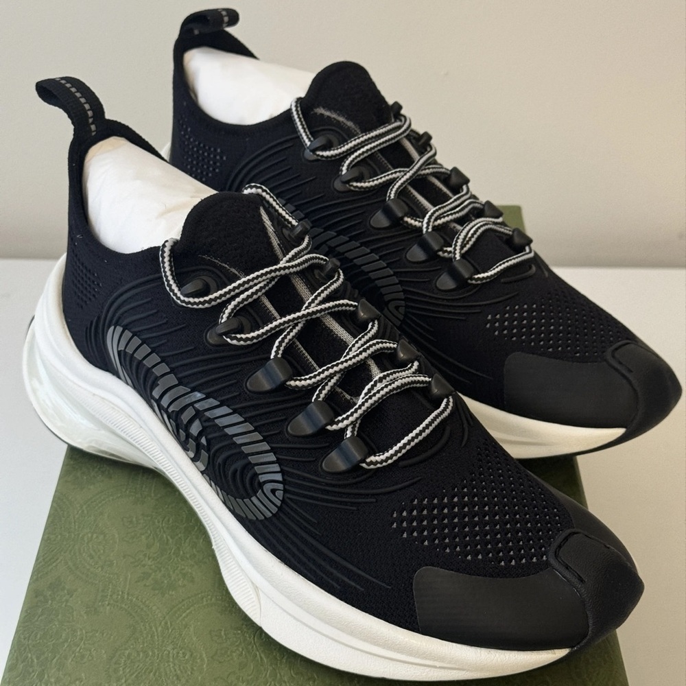 Gucci women’s running sneaker NWT